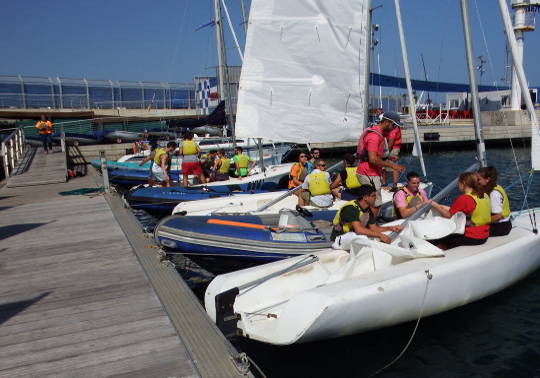 Sesión de vela en la Marina Real durante la jornada del Deporte Universitario.